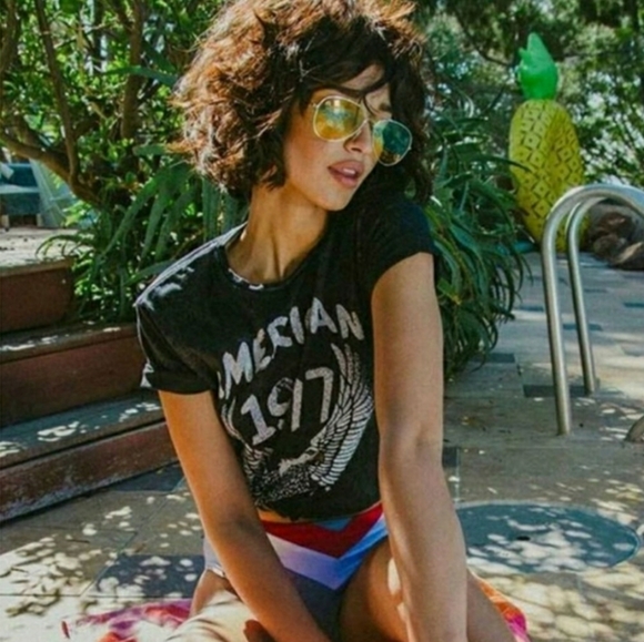 Authentic American 1977 Graphic Tee - Picture 5 of 10